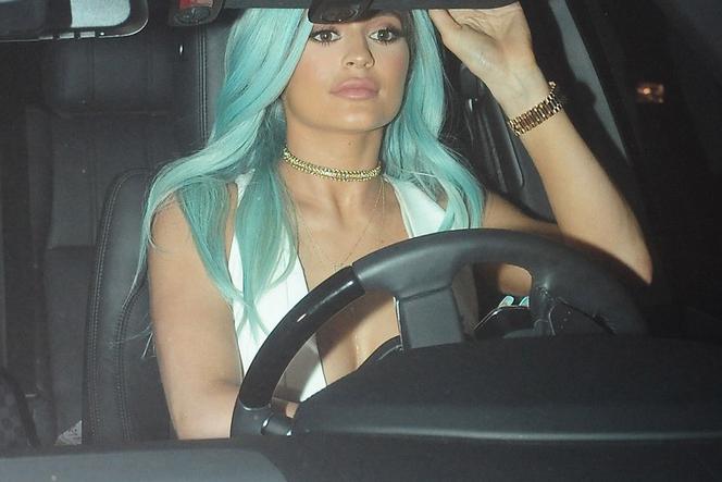 Kylie Jenner w niebieskich włosach