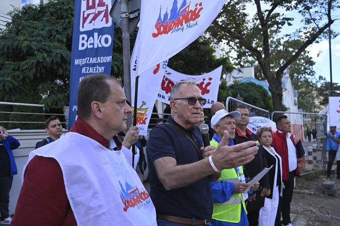 Protest pracowników pod ambasadą Turcji