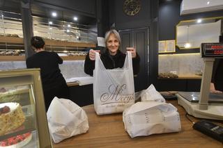 Tłusty Czwartek 2023. Warszawiacy stoją w gigantycznych kolejkach po swoje ulubione pączki!