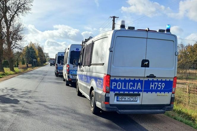 Tragiczny finał rodzinnej awantury na Mazowszu. Nie żyje 49-latek, ciało 32-latka znaleziono w lesie