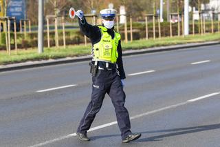 Policja kontrolowała czy toruńscy kierowcy respektują obowiązek noszenia maseczek