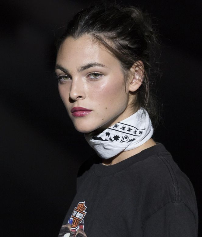 DiCaprio spotyka się z 27-latką, bo mama mu kazała! Zagadka rozwiązana