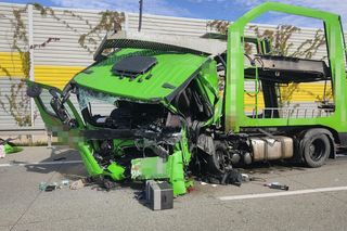 Śmiertelny wypadek na S8 pod Pabianicami. Kierujący BMW jechał pod prąd i huknął w tira [ZDJĘCIA].