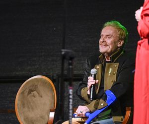 Kowboj o kulach. Tak Olbrychski wraca do zdrowia po operacji