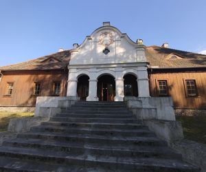 Samorząd Województwa Mazowieckiego kupił zabytkowy dwór w Paplinie wraz z otaczającym go terenem