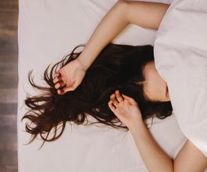 Bed rotting to nowy trend wśród młodych. Eksperci wyliczają zagrożenia