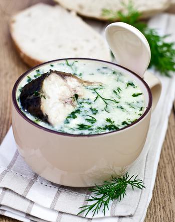 Biała zupa rybna - przepis na rogrzewające danie
