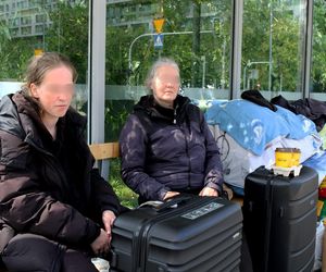 Ukrainki koczują na przystanku w Warszawie