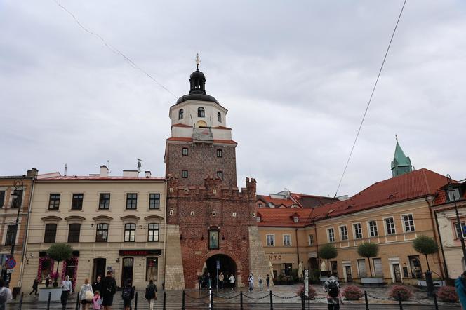 Brama Krakowska bez zegarów. Trafiły do naprawy