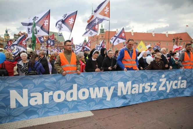 Narodowy Marsz Życia przez Warszawę. Organizatorzy mówią, że idą w obronie „poczętych dzieci zagrożonych aborcją”