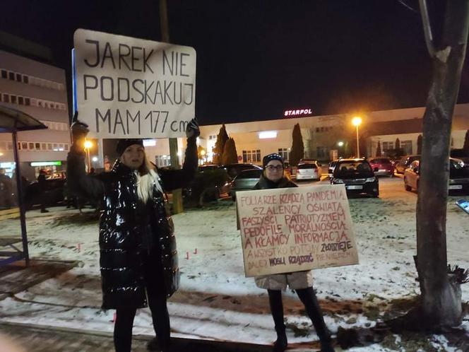 Kaczyński w Starachowicach. Pod kościołem okrzyki "Wynocha"; "Wolna Polska"