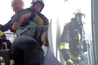 Ogromny pożar DPS! Służby ewakuowały ludzi przez okno. Niebezpieczna akcja