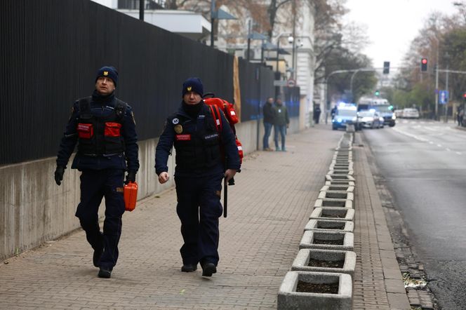 Zamknięta ulica w centrum Warszawy. Tajemnicze ćwiczenia, chodzi o ambasadę.