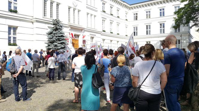 Protest budżetówki z Solidarności w Bydgoszczy [ZDJĘCIA]