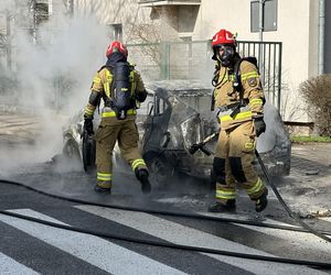 Gigantyczny pożar pod szkołą podstawową w Warszawie. Gęsty dym widać było z kilku kilometrów