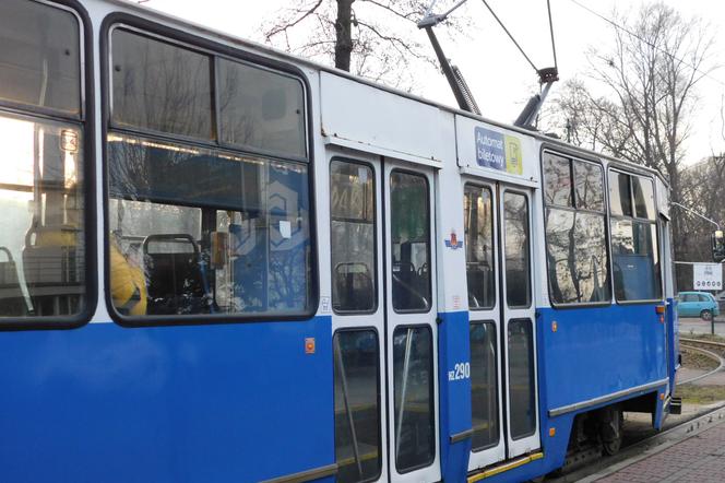 Pożar tramwaju w Krakowie. Akwarium stanęło w ogniu, pasażerowie ewakuowani