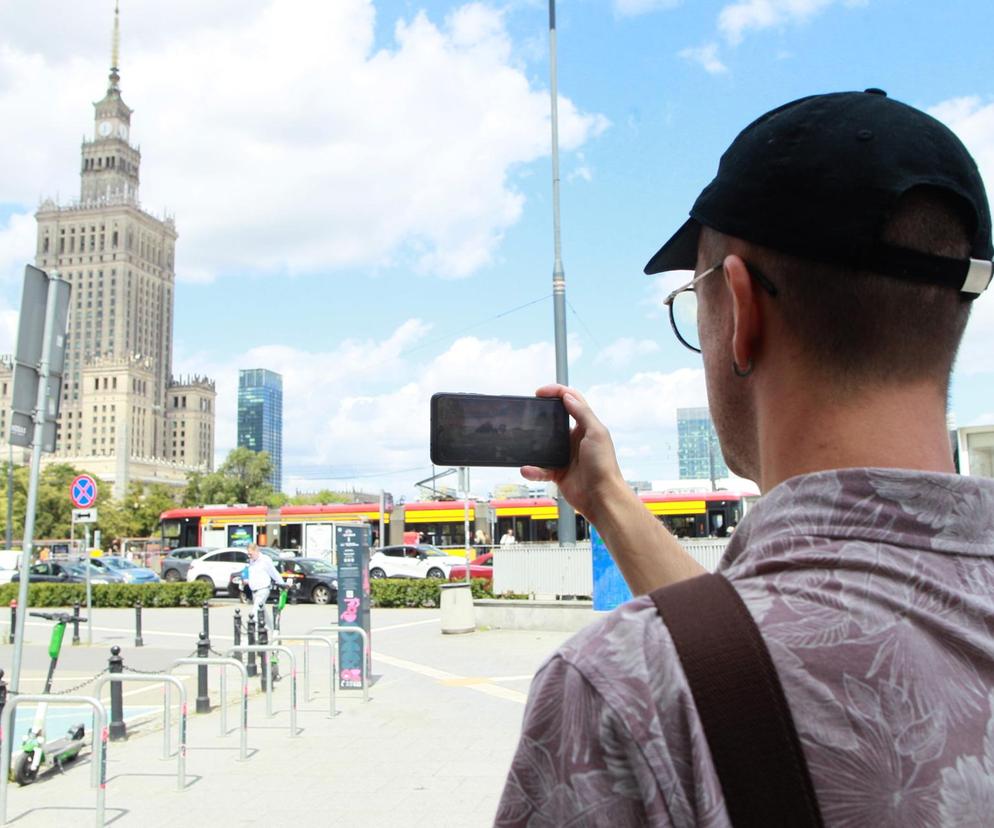 Historyczna Warszawa dostępna na wszystkich smartfonach. To niezwykła podróż w czasie. „To cyfrowe rzemiosło”