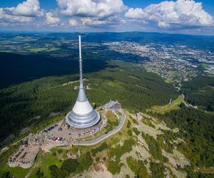 Ještěd, futurystyczny hotel i nadajnik telewizyjny