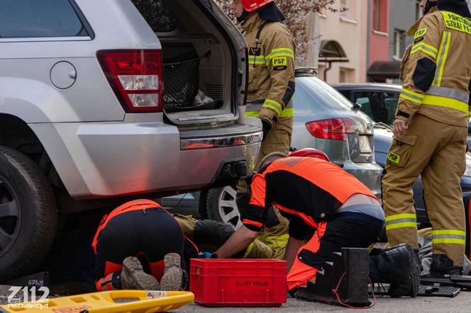 Zabrze: 42-latek przygnieciony przez samochód osobowy