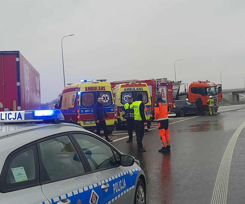 Uwaga, ślisko! Zablokowane ulice i zdarzenia drogowe  