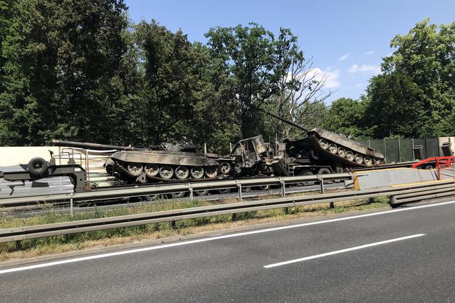 Pożar czołgów na autostradzie A6