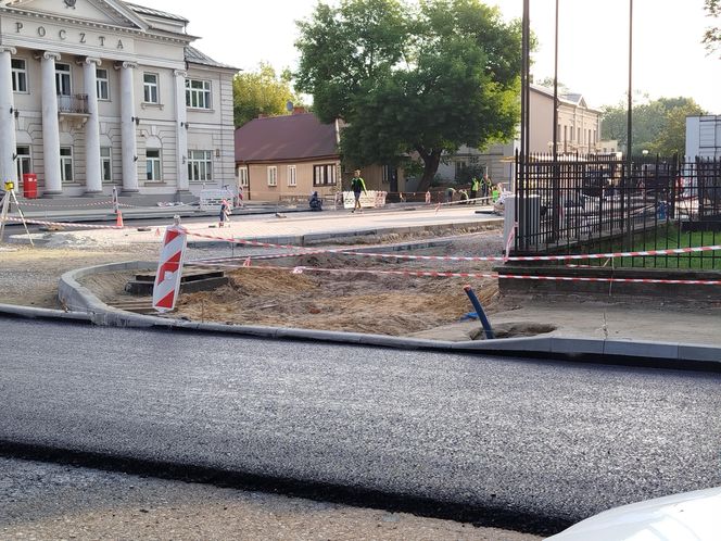 Siedlce: trwa budowa nowej nawierzchni na skrzyżowaniu ulic Piłsudskiego, Floriańskiej, Starowiejskiej i Kościuszki