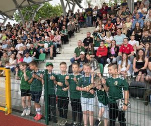 Kibice na otwarciu stadionu w Starachowicach