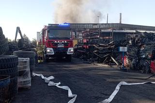 Pożar hali produkcyjnej w Nowinach koło Kielc