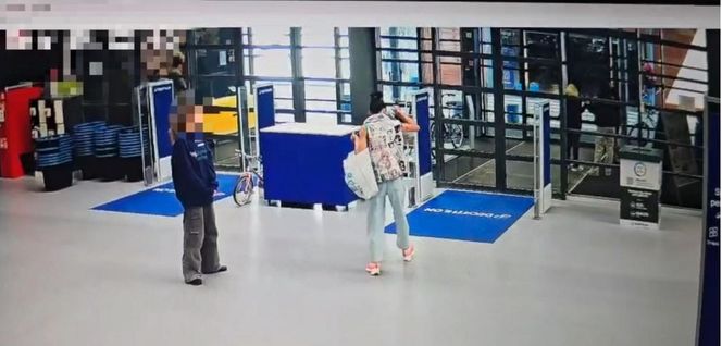 Ukradła i schowała się przed policją za drzewem