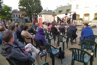 Spotkanie autorskie Artura Ziontka i koncert siedleckich artystów przy fontannie 18.08.2021