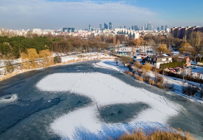 Ten warszawski park oferuje wiele zimowych atrakcji. Nie ma mowy o nudzie! 