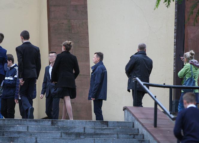 MINISTER BŁASZCZAK Z SYNEM NA ROZPOCZĘCIU ROKU.