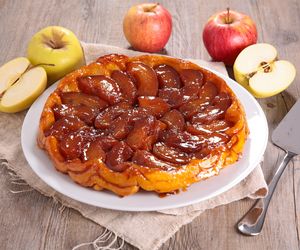 Tarta Tatin - przepis na francuski przysmak, czyli odwróconą szarlotkę