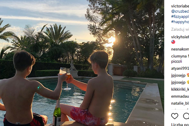 Cruz Beckham z kolegą