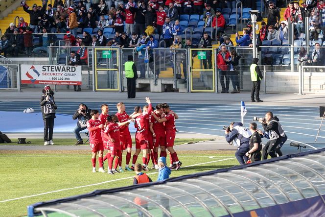 Ruch - Wisła: Zaorana murawa na Stadionie Śląskim