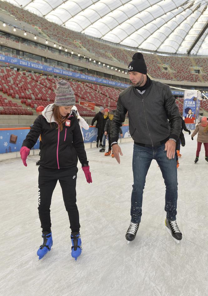 Minister sportu z Marcinem Gortatem na łyżwach