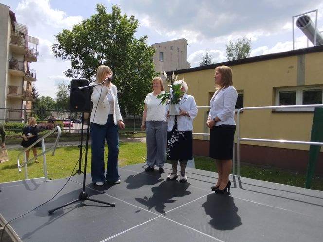 Przez lata ŚDS w Siedlcach działał w dwóch lokalizacjach, teraz już oficjalnie funkcjonuje w jednym miejscu, w budynkach dostosowanych do potrzeb osób z niepełnosprawnościami.