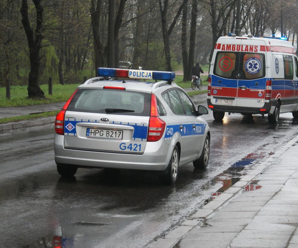 Potrącił kobietę na przejściu dla pieszych i uciekał. Poszkodowana trafiła do szpitala ze złamaną kością twarzy