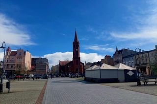To miasteczko w województwie kujawsko-pomorskim leży na brzegu dwóch jezior. Przez wieki nękały je pożary