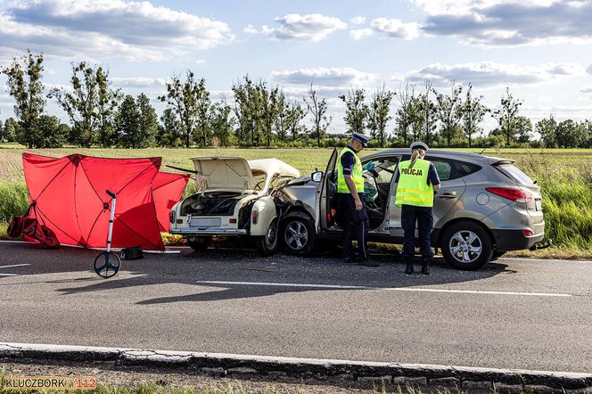 Wypadek śmiertelny pod Kluczborkiem. Zginęli kierowca i pasażer zabytkowej syreny