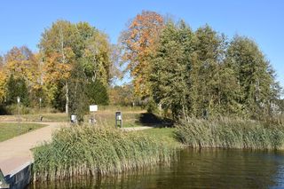 Nowa promenada nad malowniczym jeziorem na Mazurach. Łączy rekreację z edukacją