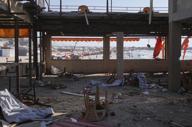 Strefa Gazy/ 74 zabitych w atakach Izraela, z czego 30 w nalocie na nadmorską kawiarnię.