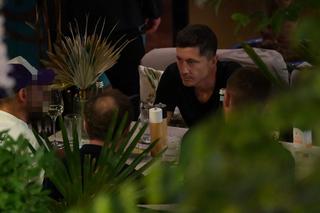 Robert Lewandowski i koledzy z reprezentacji świętowali wygraną z Niemcami na mieście