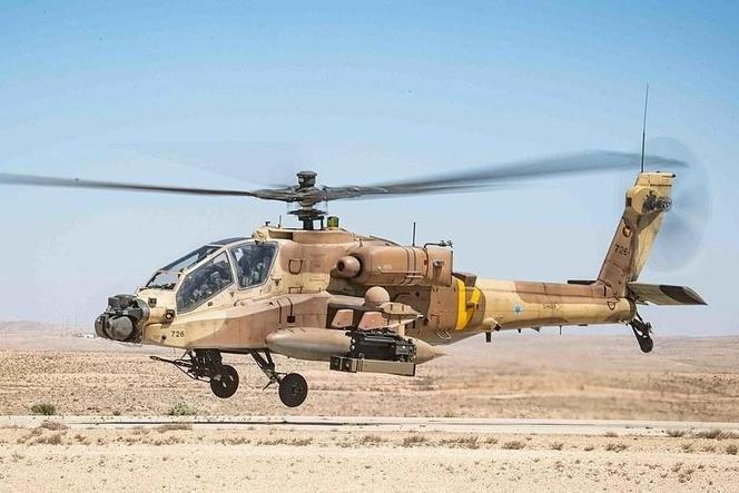 Izraelski AH-64D Apache uzbrojony w pociski Spike NLOS