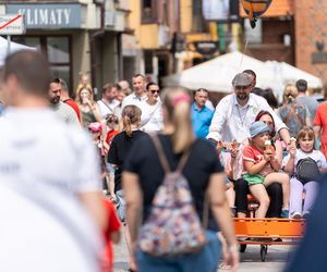   Tłumy na Starym Mieście w Olsztynie. Tak mieszkańcy świętowali Dzień Dziecka