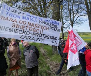 Protest przeciwko budowie centrum dystrybucyjnego Lidla w Gietrzwałdzie