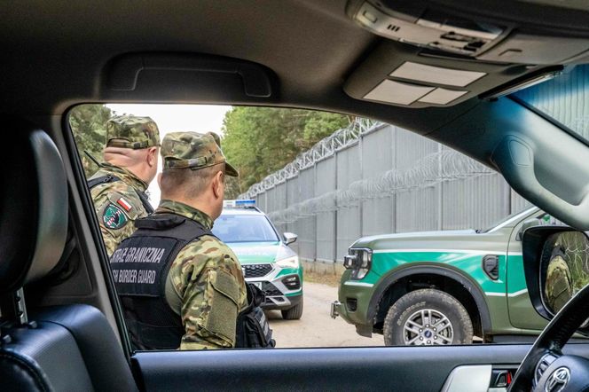 Strażnicy graniczni nie mogli w to uwierzyć. Migranci wymyślili, jak pokonać zaporę