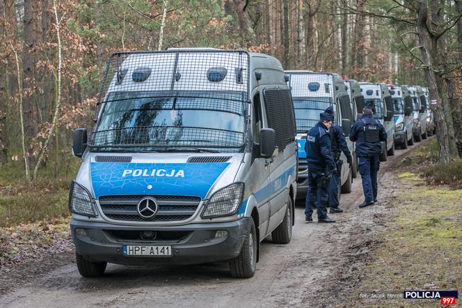 Łódź. Policja ogłosiła alarm i wstrzymała ruch pociągów na Lublinku! 170 funkcjonariuszy przeczesywało teren w poszukiwaniu 40-latka