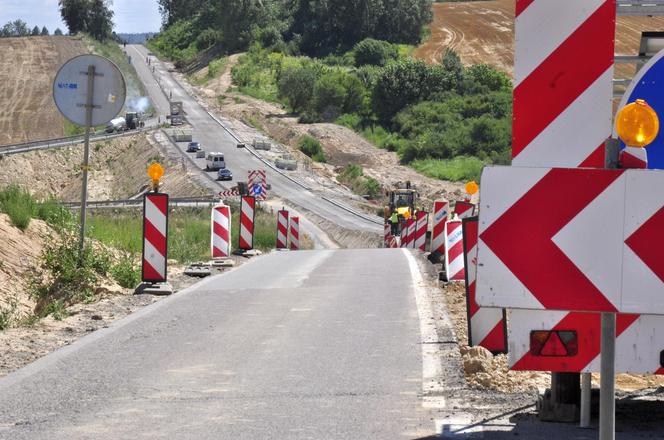 Trwa rozbudowa DK74 na odcinku  Gorajec-Szczebrzeszyn. Jaki jest postęp prac? [GALERIA]