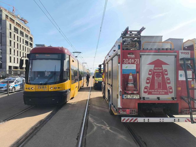 Zderzenie tramwajów w centrum Warszawy. 13 osób rannych, ruch tramwajowy wstrzymany